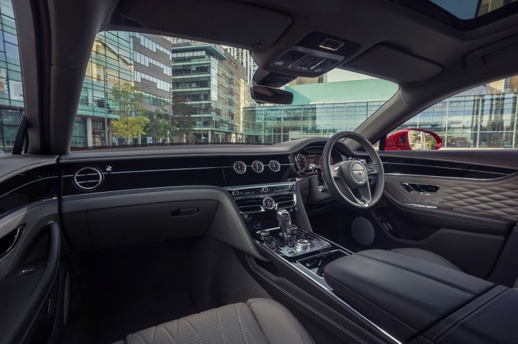 Bentley Flying Spur V8 2021 0221 015