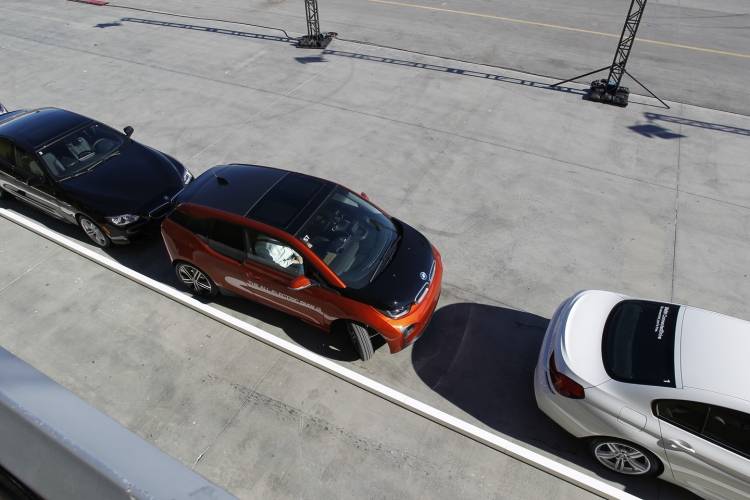 bmw-dynamic-parking-prediction-040615-01-1440px bmw-dynamic-parking-prediction-040615-01-1440px