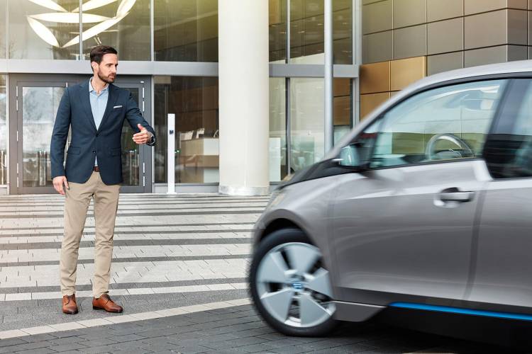 bmw-gesture-control-parking-08
