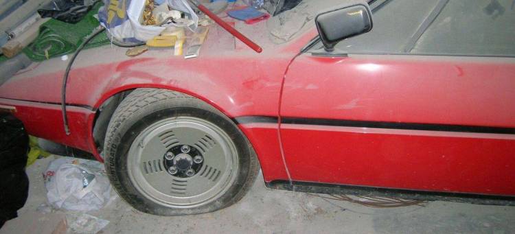bmw-m1-barn-find-p bmw-m1-barn-find-p