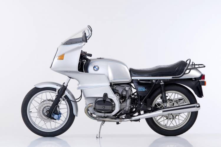  Sabías que la BMW R   RS fue la primera moto de calle con carenado?