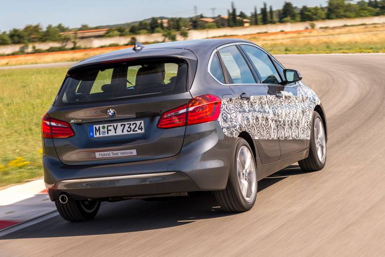bmw-serie-2-active-tourer-plug-in-hybrid-prototype-2015-08-1440px