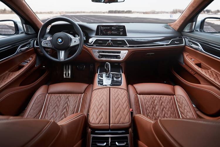 BMW 745e: el nuevo coche híbrido enchufable de BMW tiene 394 CV y etiqueta  \