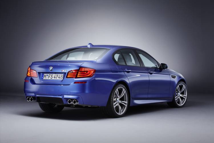 BMW M5 2011