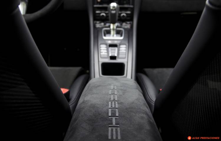 bmwi8_porsche911gts_mapdm_34