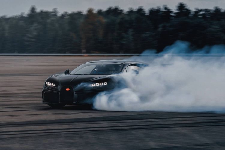 Bugatti Chiron Pur Sport Video Derape Drift 02