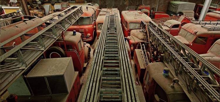 camiones-bomberos-abandonados-francia-autoblog-portada camiones-bomberos-abandonados-francia-autoblog-portada