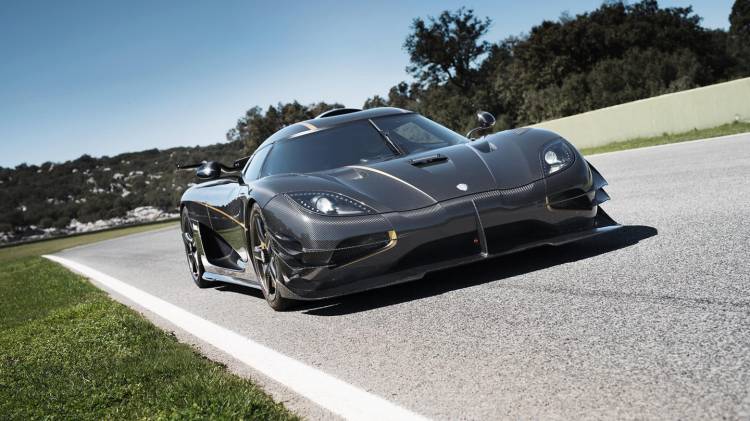 castrol-anuncio-koenigsegg-2016-00