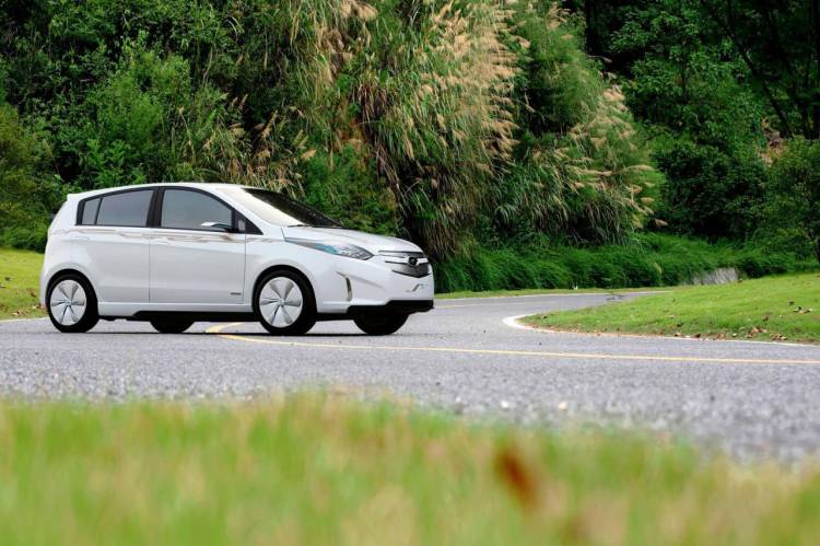 chevrolet-sail-ev-dm-1 chevrolet-sail-ev-dm-1