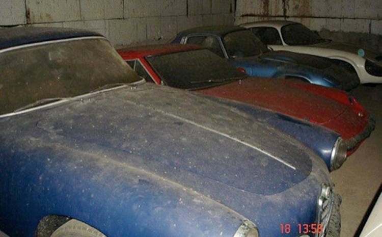 coches-clasicos-abandonados-en-granja-6-1440px