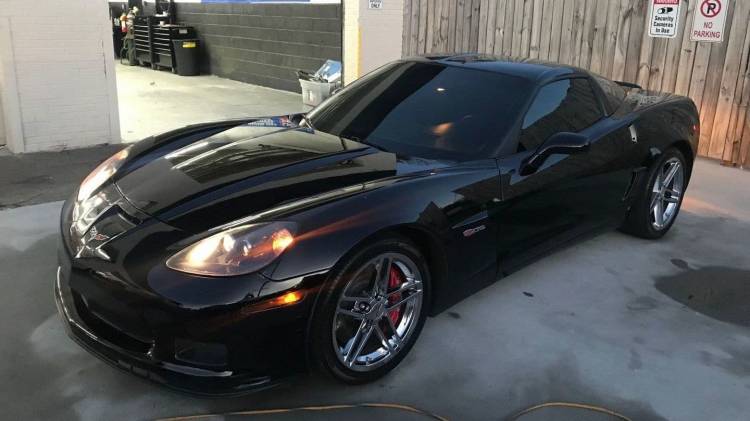 corvette_z06_abandonado_1