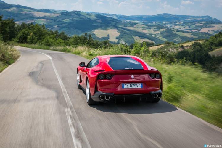 ferrari-812-superfast-exterior-mdm-00006_750x.jpg