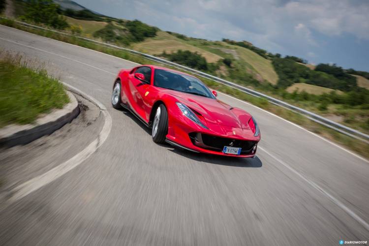 ferrari-812-superfast-exterior-mdm-00013_750x.jpg