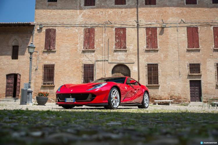 ferrari-812-superfast-exterior-mdm-00023_750x.jpg