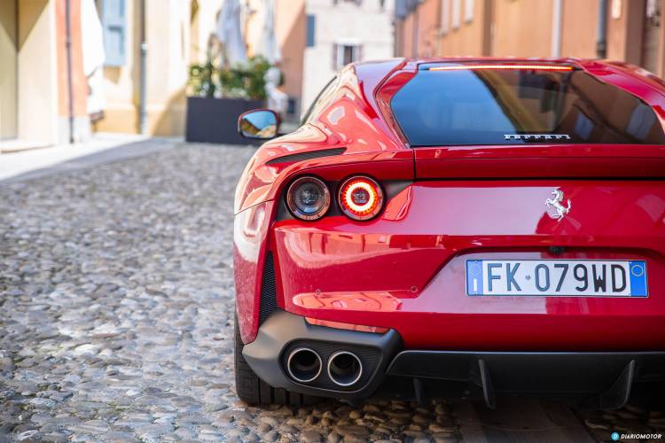 ferrari-812-superfast-exterior-mdm-00030_750x.jpg