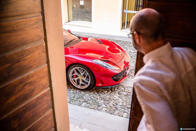 ferrari-812-superfast-exterior-mdm-00033_750x.jpg