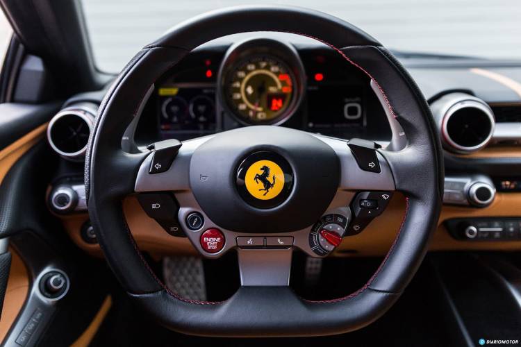 ferrari-812-superfast-interior-mdm-00001_750x.jpg