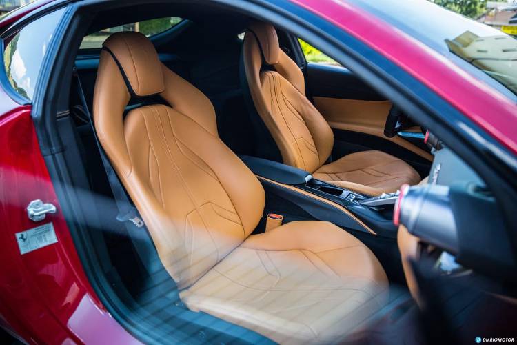 ferrari-812-superfast-interior-mdm-00002_750x.jpg