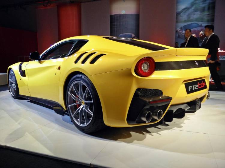 ferrari-f12-tdf-101115-02 ferrari-f12-tdf-101115-02