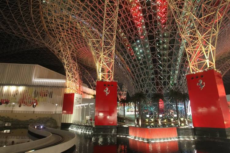 Ferrari World en Abu Dhabi Ferrari World en Abu Dhabi