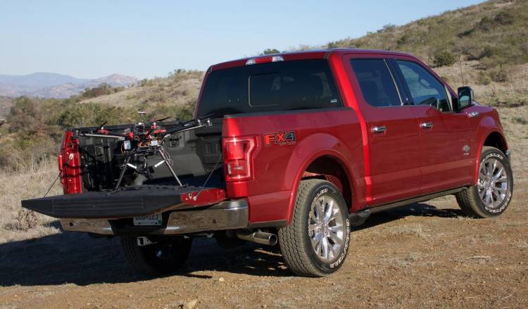 ford-f-150-drone-ces2016-00 ford-f-150-drone-ces2016-00