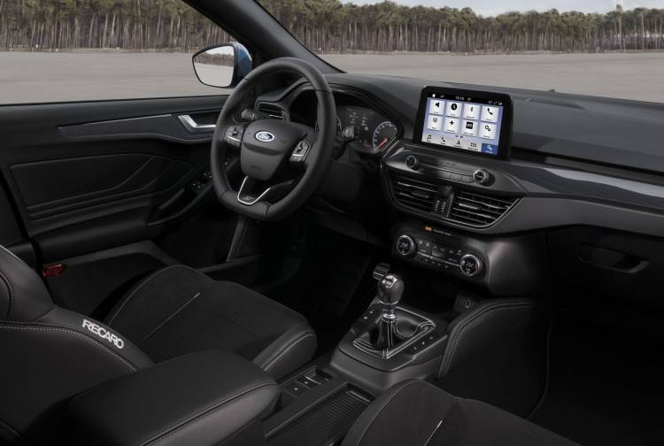 ford-focus-st-2019-interior-4_750x.jpg