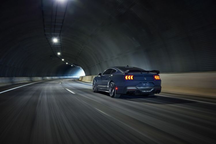 ford-mustang-dark-horse-2023-12-632347c3ee834_750x.jpg