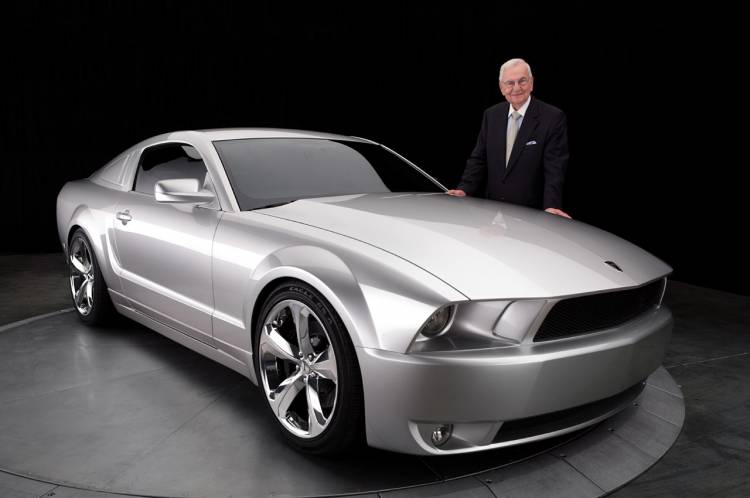 Ford Mustang Iacocca Silver 45th Aniversary Edition Ford Mustang Iacocca Silver 45th Aniversary Edition