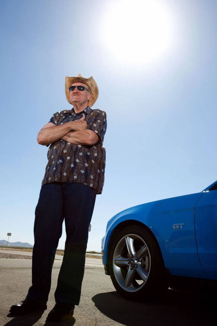 Roger Keeney a bordo del 2010 Ford Mustang Roger Keeney a bordo del 2010 Ford Mustang