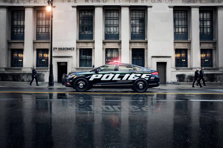 ford-police-responder-hybrid-sedan-06