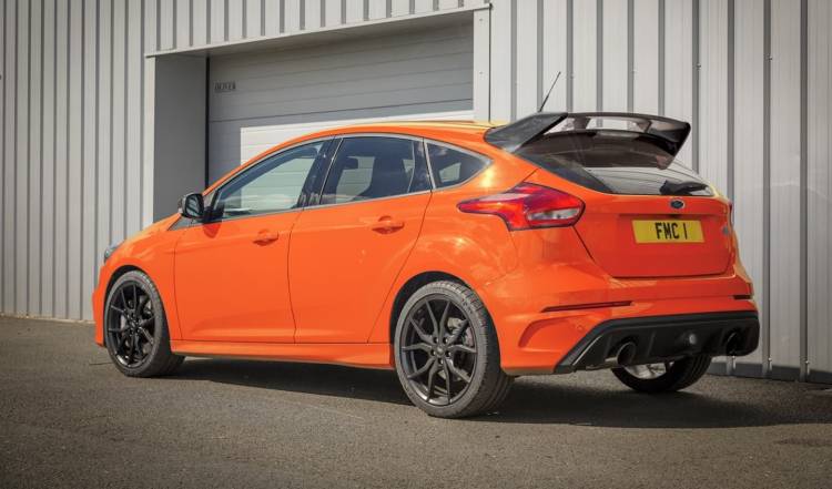 ford_focus_rs_heritage_edition_0218_02