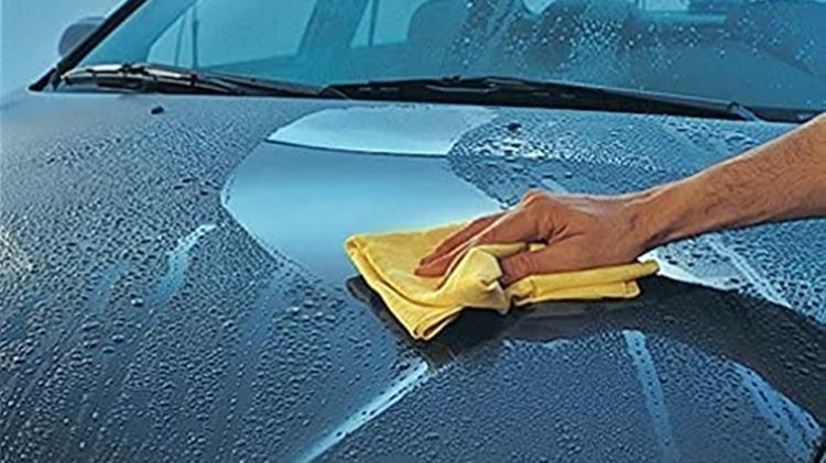 Diagnosticar pase a ver Lamer La gamuza de piel sintética con la que limpiar el coche sin dejar marcas ni  huellas | Diariomotor