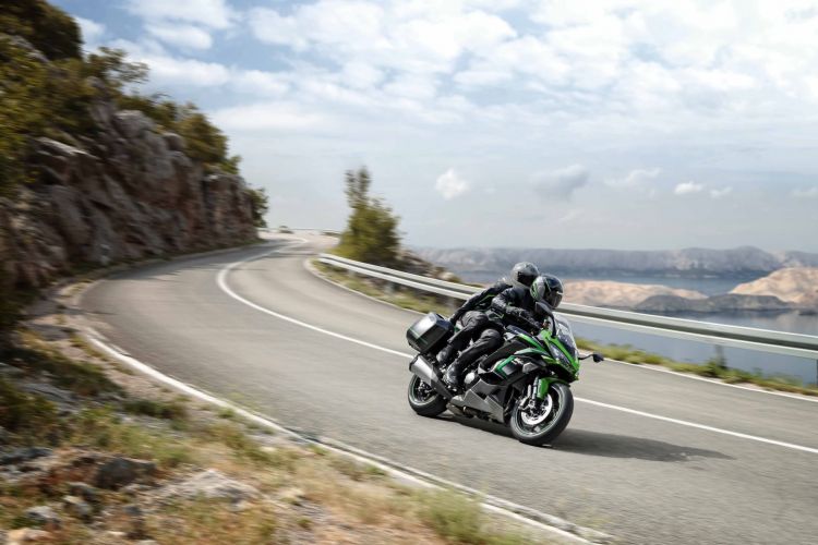 La Kawasaki 1000SX 2021 viene cargada de novedades 6