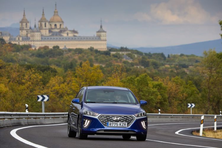 Hyundai Ioniq Offer April 2021 Exterior 05