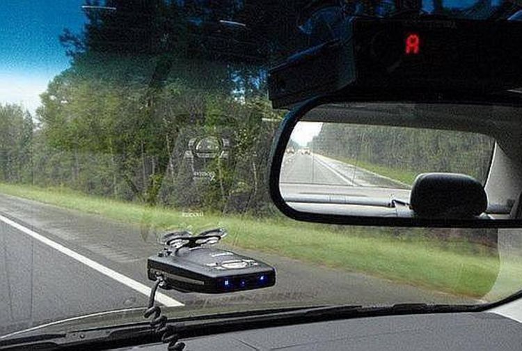 Que las nuevas normas de la DGT para 2023 no te pillen de sorpresa: así te debes preparar 4 Motor16 inhibidor de radar