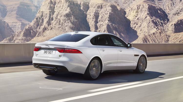 jaguar-xf-2015-08-1440px