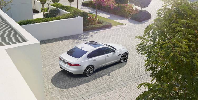 jaguar-xf-2015-17-1440px