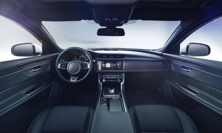 jaguar_XF_2015_DM_interior_adelanto_1