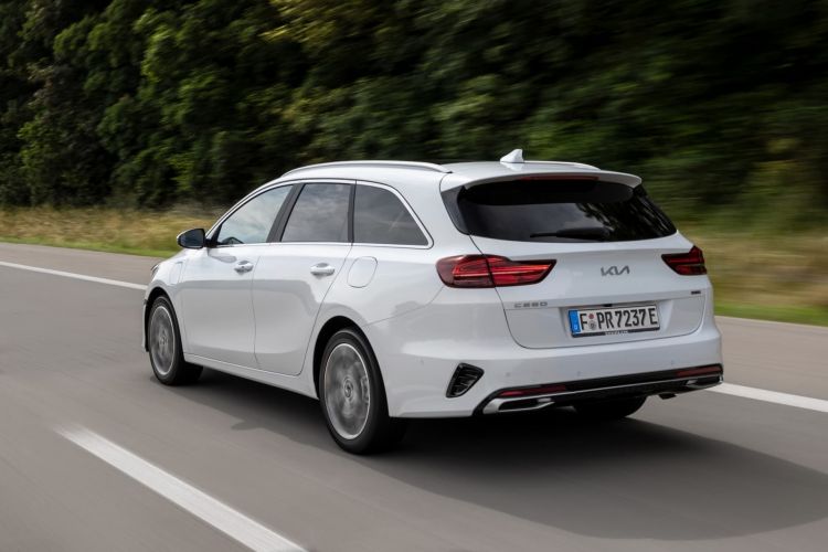 Kia Ceed 2022 Offer December 2021 12 Exterior Tourer 34 Rear Dynamics