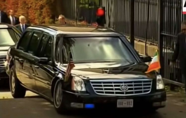 La Bestia Limusina Presidente Estados Unidos Atascada Rampa La Bestia Limusina Presidente Estados Unidos Atascada Rampa