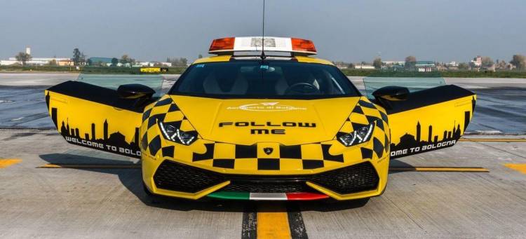 lamborghini-follow-me-p lamborghini-follow-me-p