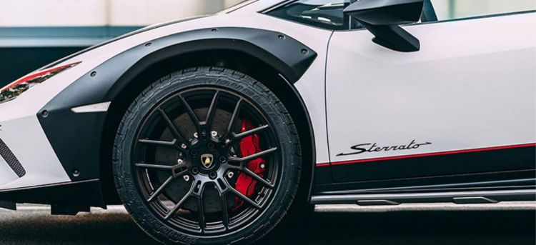 Bridgestone Duelerat002 Huracan Sterrato.jpg Bridgestone Duelerat002 Huracan Sterrato.jpg