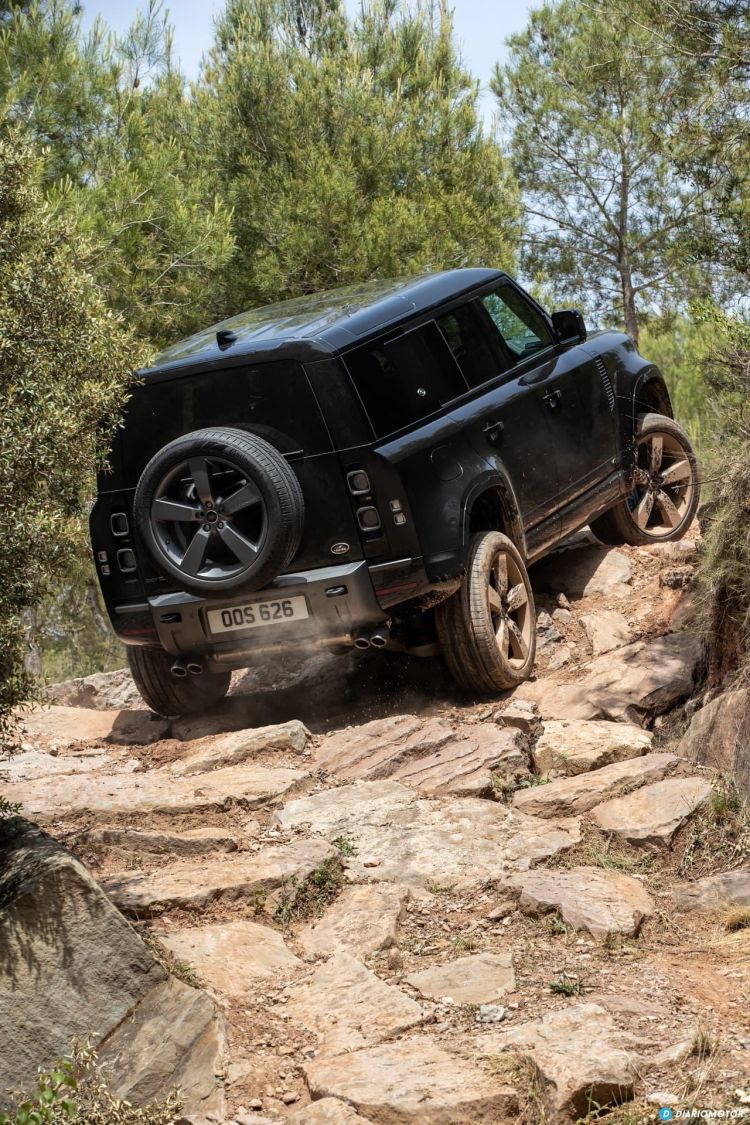 Land Rover Defender 110 V8 Offroad  00022