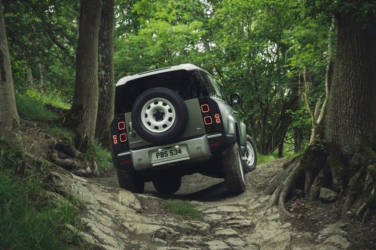 land-rover-defender-2020-59_750x.jpg