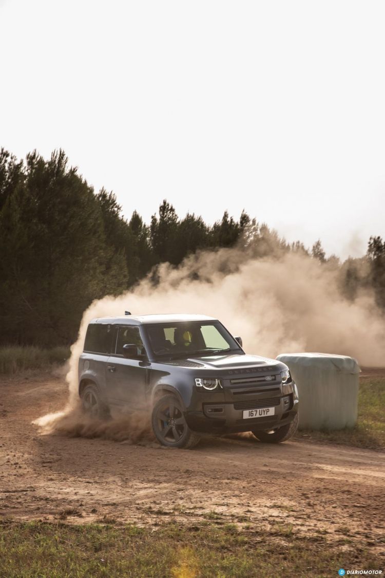 Land Rover Defender 90 V8 Offroad  00034