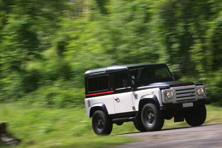 Land Rover Defender por Aznom Land Rover Defender por Aznom