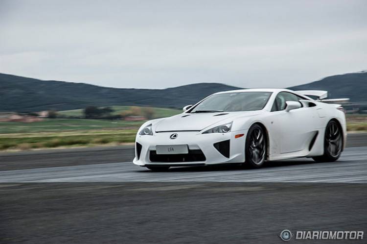lexus-lfa-prueba-03-dm-700px-dm-700px