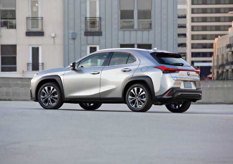 lexus_ux200_002_92b991521571a7124d4e5ca8fc6c0a151b05db29_750x.jpg