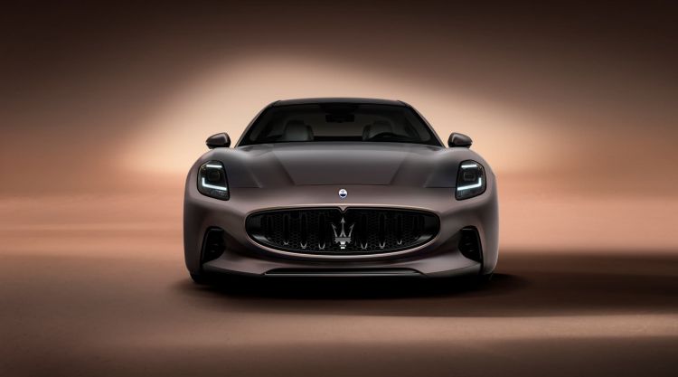 Maserati Granturismo 2023 1022 08