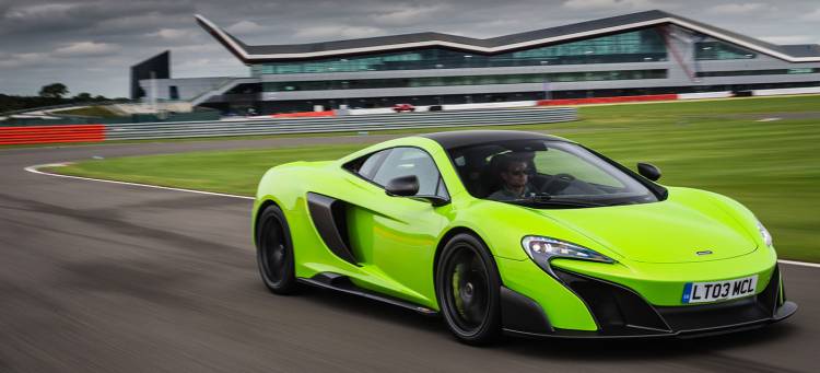 mclaren-675lt-burnout-modo-1440px